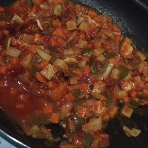 【フィリピン料理】トマト煮込みで野菜たっぷりミノド